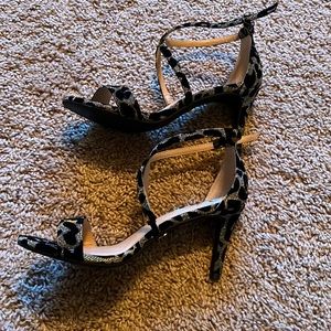 Size 8M style Thalia Sodi leopard print